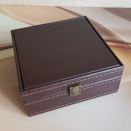 Шкатулка на 4 часов с отделением. Кожа. 